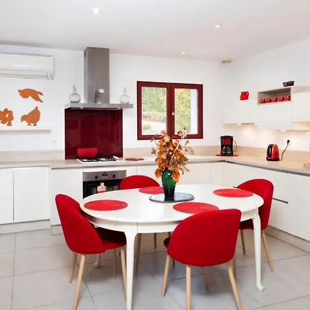 Sumptuous House Of 120m With Garden And Jacuzzi Holiday home